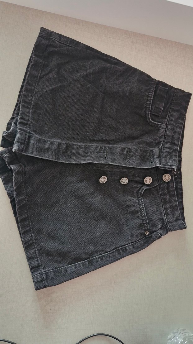 Düğmeli Siyah Midi Denim Şort - Görsel 3