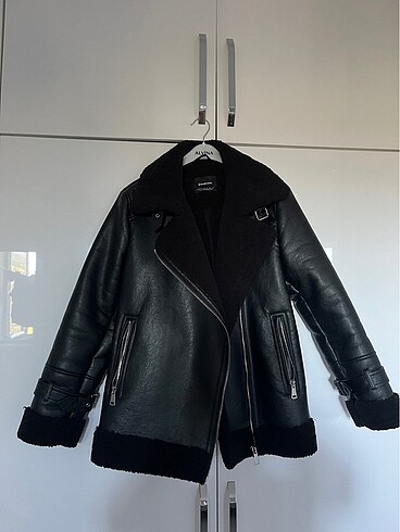Stradivarius içi kürklü ceket