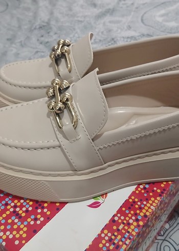 bej Zincir Detaylı Platform Topuklu Kadın Loafer