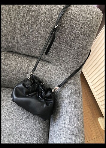 Stradivarius siyah çanta 