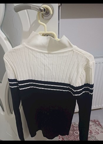 Kadın Beyaz Siyah Pilili Polo Yaka Triko Kazak - Görsel 2