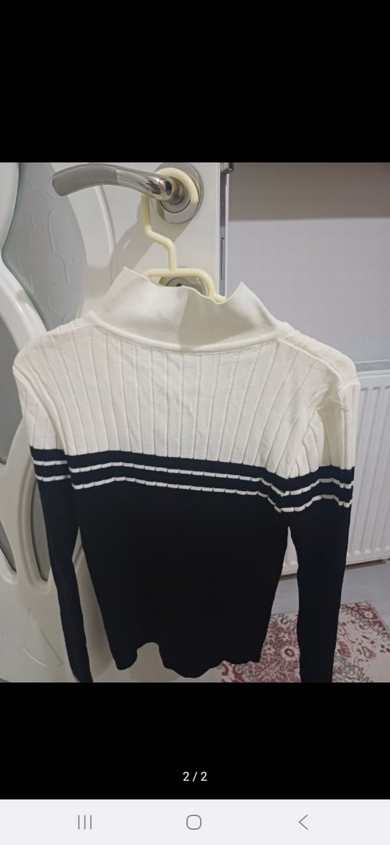 Kadın Beyaz Siyah Pilili Polo Yaka Triko Kazak - Görsel 2