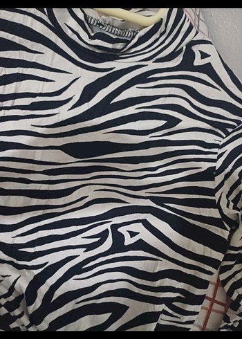 Zebra Desenli Uzun Kollu Boğazlı Kadın Bluz - Görsel 2