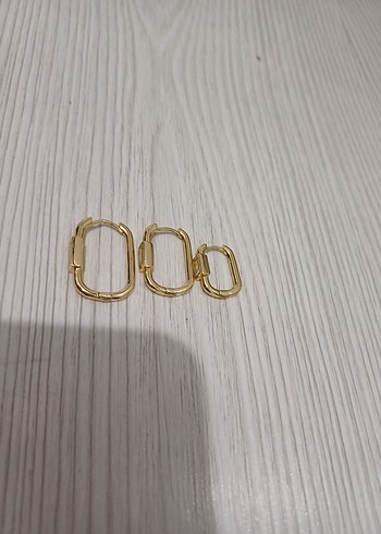 Zincir Detaylı Altın Renk Mini Küpeler - Görsel 3