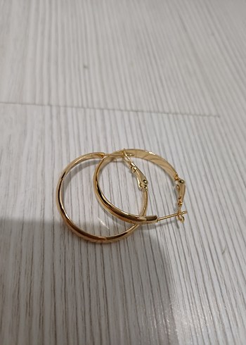 Altın Renkli Midi Halka Küpe - Görsel 3