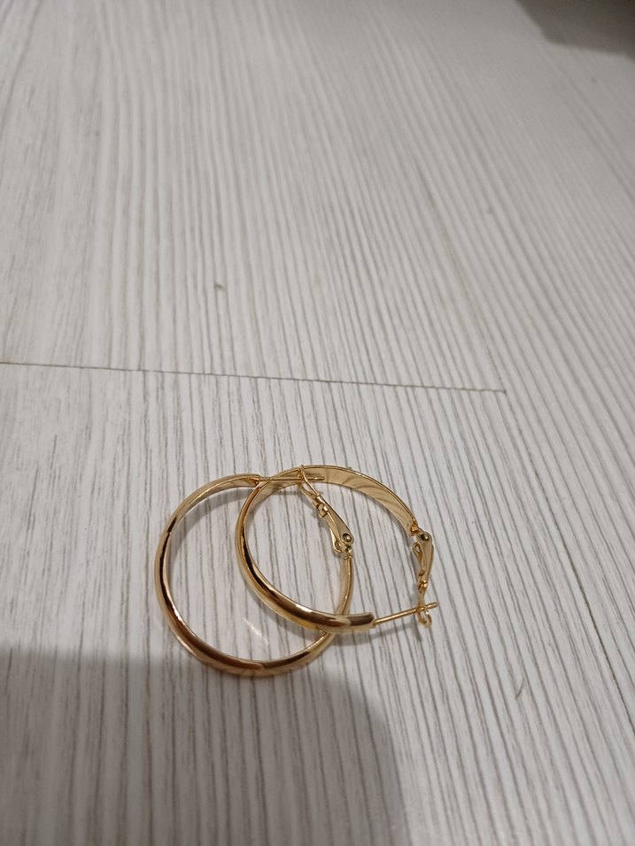 Altın Renkli Midi Halka Küpe - Görsel 2