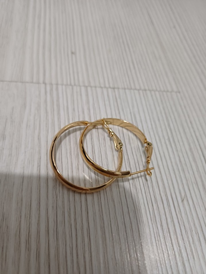 Altın Renkli Midi Halka Küpe - Görsel 3