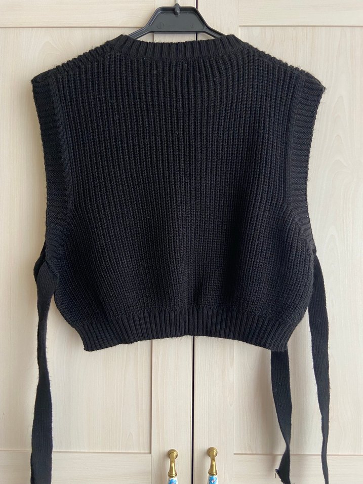 Nakışlı Siyah Kısa Triko Süveter - Görsel 3