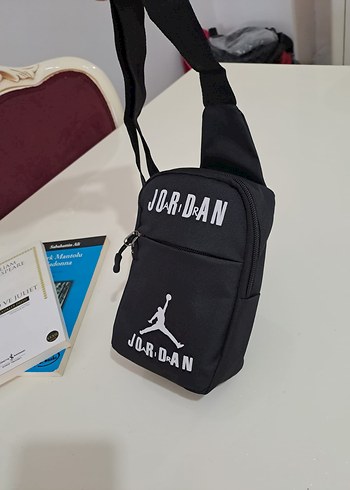 Siyah Jordan Baskılı Fermuarlı Omuz Çantası