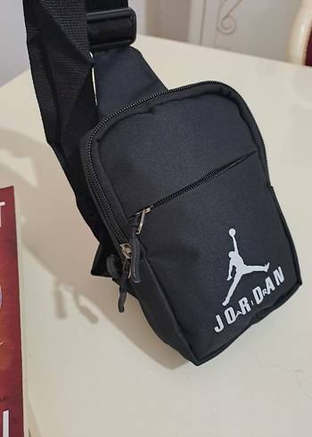 Jordan Siyah Fermuarlı Erkek Omuz Çantası
