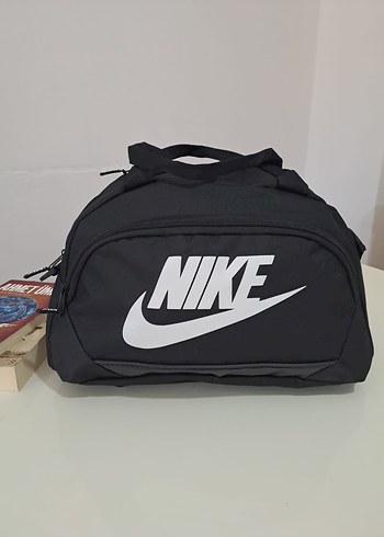 Siyah Fermuarlı Spor Çantası