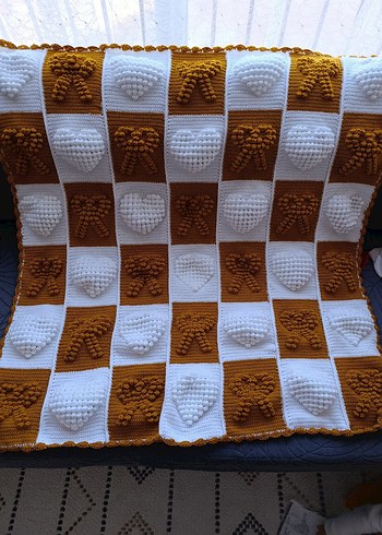 Beyaz ve Hardal Kareli Örgü Bebek Battaniyesi - Görsel 2