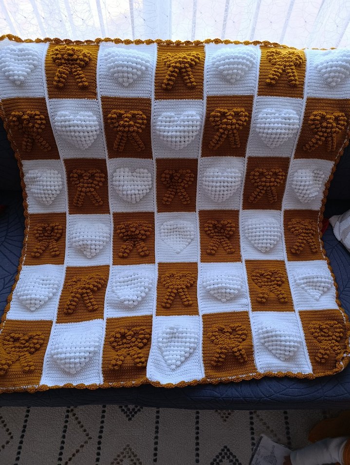 Beyaz ve Hardal Kareli Örgü Bebek Battaniyesi - Görsel 2