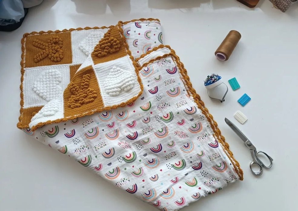 Beyaz ve Hardal Kareli Örgü Bebek Battaniyesi - Görsel 3