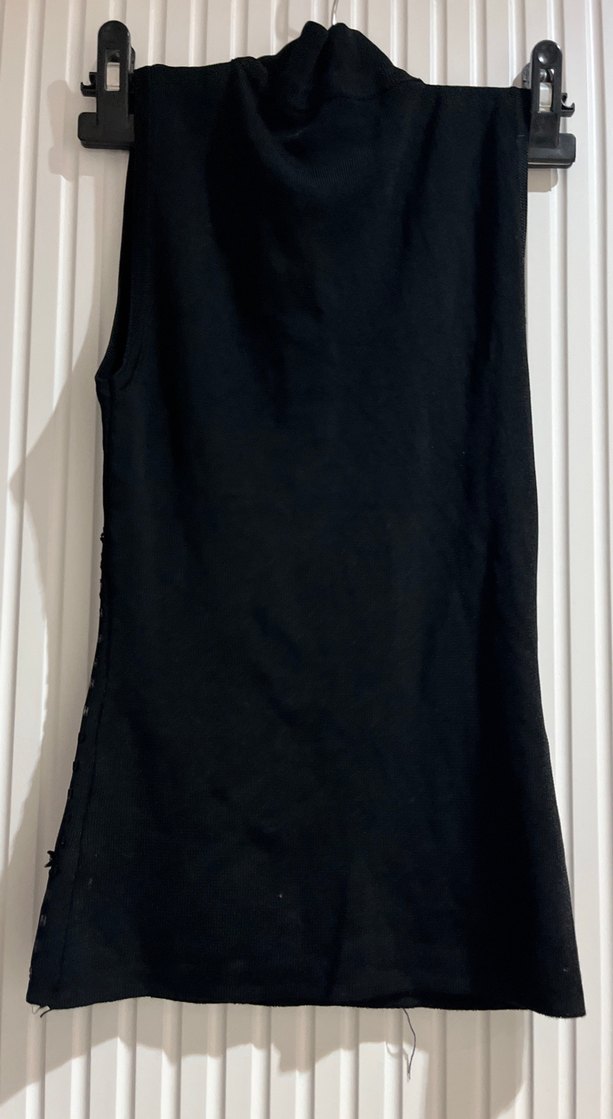 Siyah Sıfır Kollu Paletli Bluz - Görsel 4