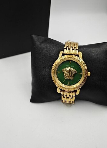 Diğer Versace modeli bayan kol saati