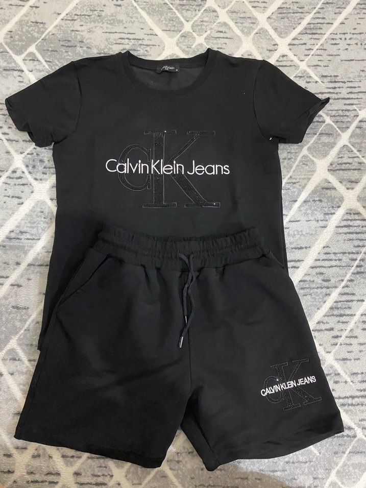 Calvin Klein Siyah Kısa Kollu Tişört & Şort Takım  orjinal — görsel 2/3