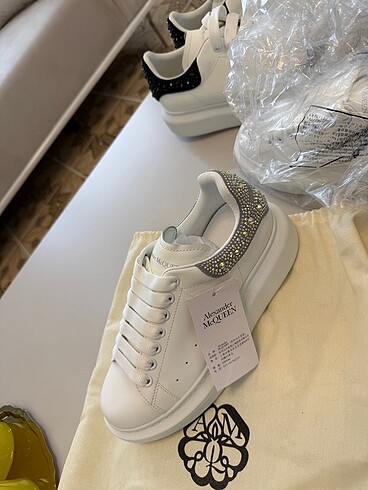 Alexander McQueen taşlı spor ayakabı
