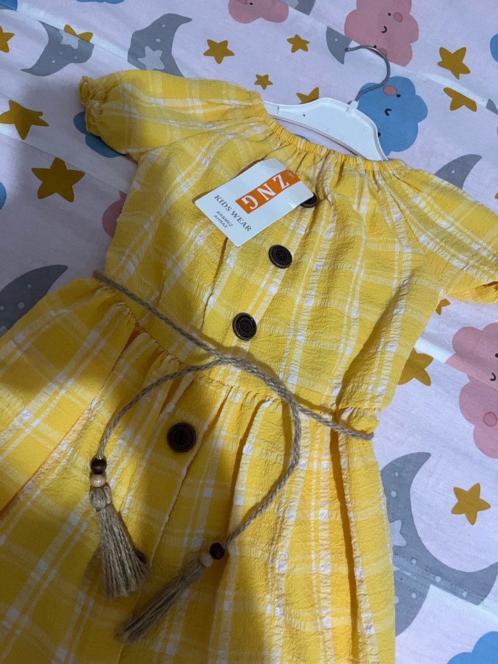 Sarı Düğmeli Kız Elbisesi - Görsel 2