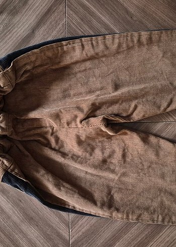 Kahverengi Çocuk Salopet Tulum ve Bebe Yaka Beyaz Gömlek - Görsel 4