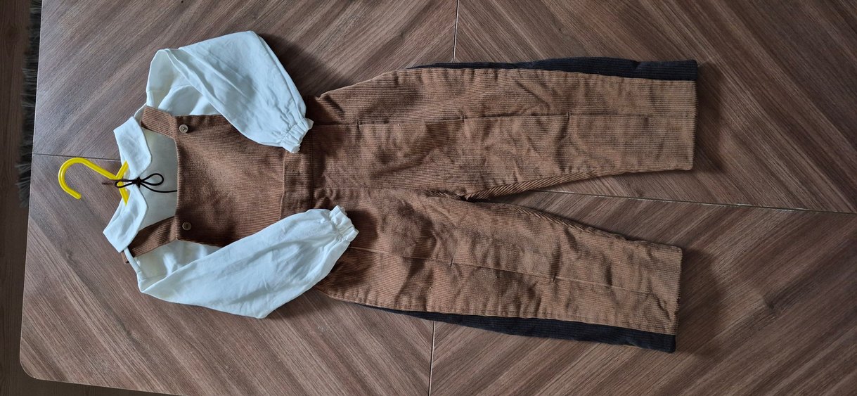 Kahverengi Çocuk Salopet Tulum ve Bebe Yaka Beyaz Gömlek - Görsel 3