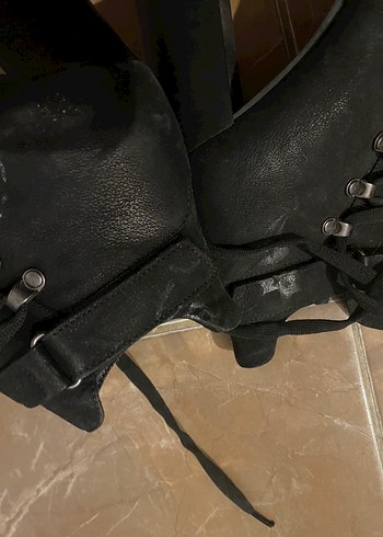 Siyah Süet Tokalı Blok Topuklu Gotik Bot - Görsel 4