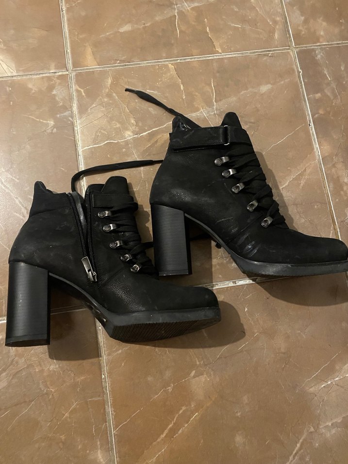Siyah Süet Tokalı Blok Topuklu Gotik Bot - Görsel 2