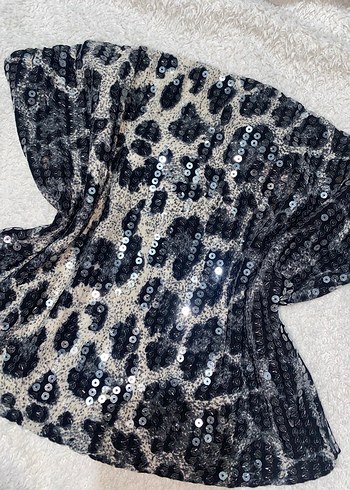 Gri leopar desenli pullu straplez crop - Görsel 2