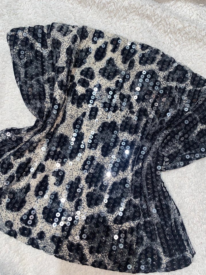 Gri leopar desenli pullu straplez crop - Görsel 2