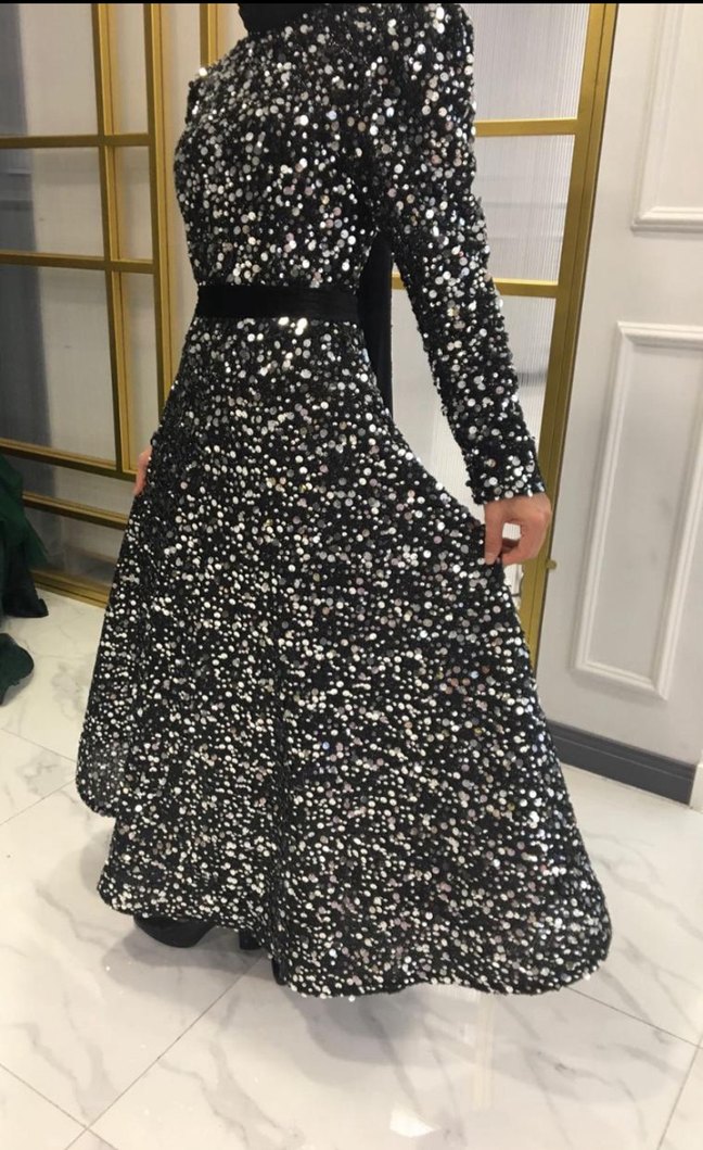 Parlak Siyah Piliseli Uzun Abiye Elbise - Görsel 2