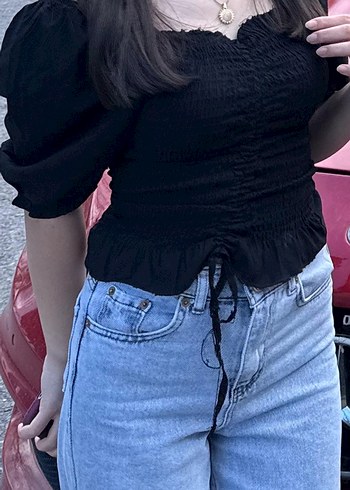 Siyah büzgülü crop
