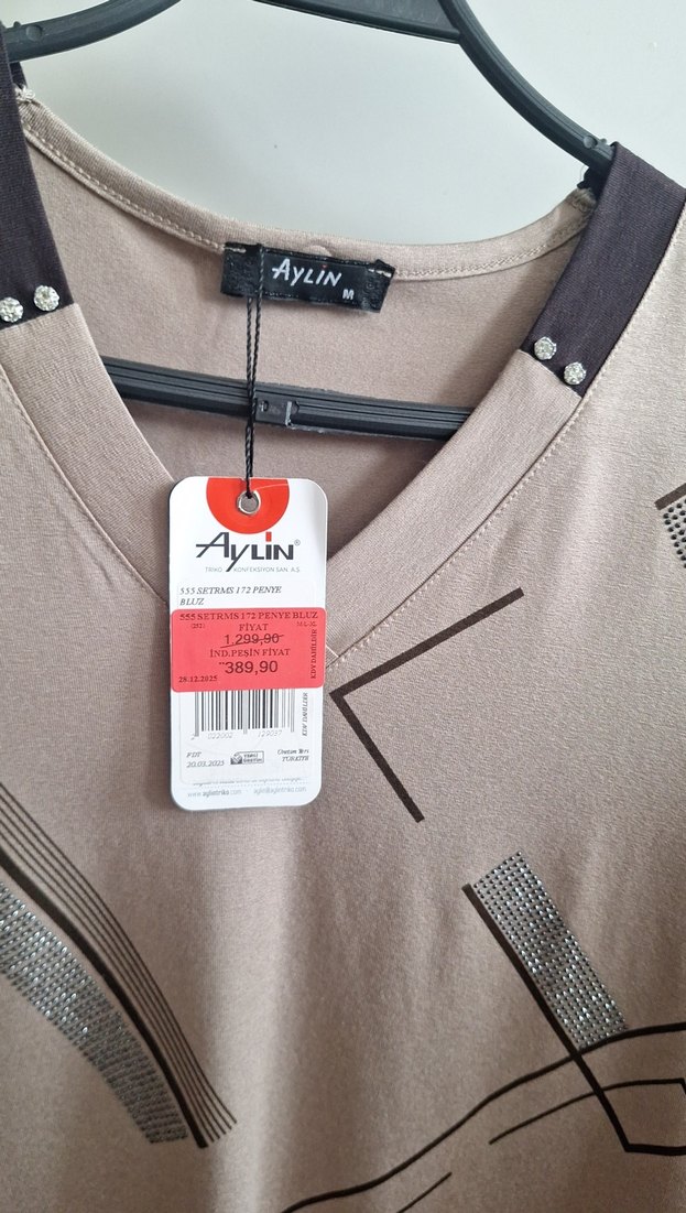 V Yaka Baskılı Bej Kadın Bluz - Görsel 2