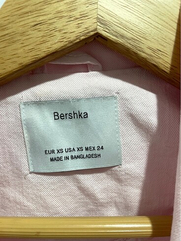 xs Beden Bershka bebek pembesi ceket