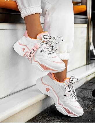 Beyaz sneaker spor ayakkabı