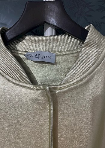 Altın Renk Parlak Kadın Deri Ceket - Görsel 2