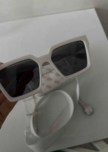 Beyaz Tokalı Sokak Stili Kadın Gözlüğü - Görsel 2