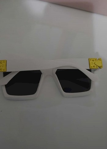 Beyaz Tokalı Sokak Stili Kadın Gözlüğü - Görsel 3