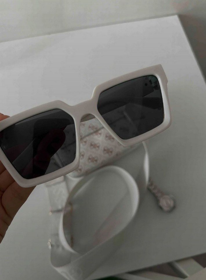 Beyaz Tokalı Sokak Stili Kadın Gözlüğü - Görsel 2