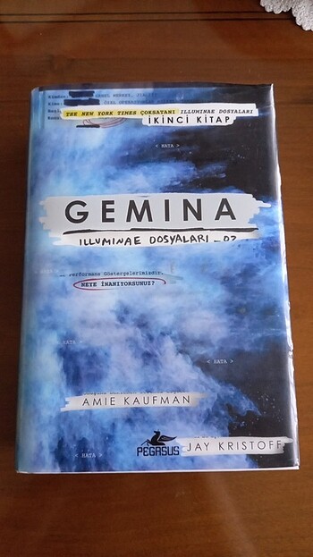  Beden Illuminae serisi