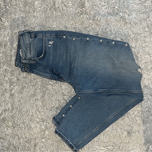 H&M inci detaylı mom jean