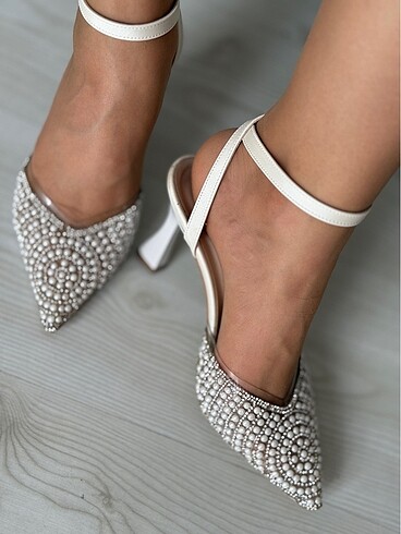 Diğer İnci detaylı stiletto