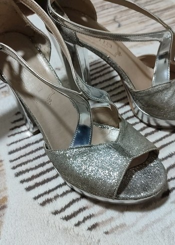 37 Beden Gri Yılan Desenli Metal Platform Topuklu Kadın Ayakkabı