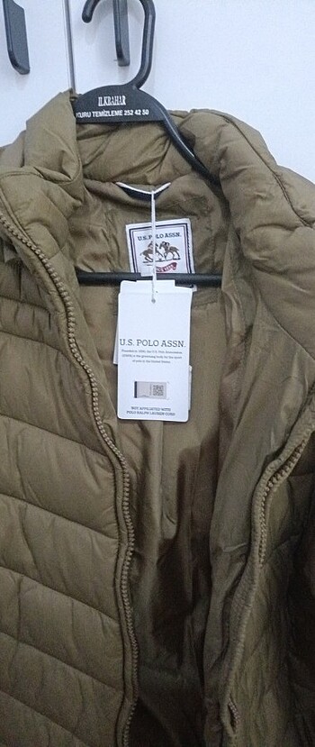 U.S Polo Assn. Hâki Renkli Polo marka kadın şişme mont
