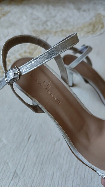 Gümüş parlak topuklu ayakkabı - Görsel 5
