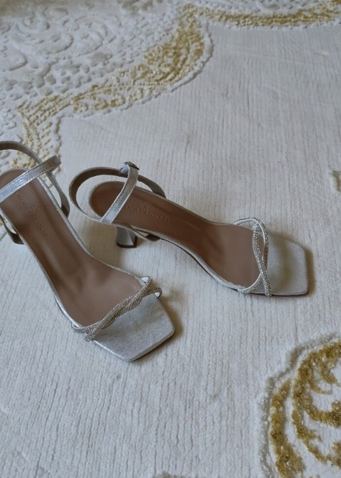 Gümüş parlak topuklu ayakkabı - Görsel 3