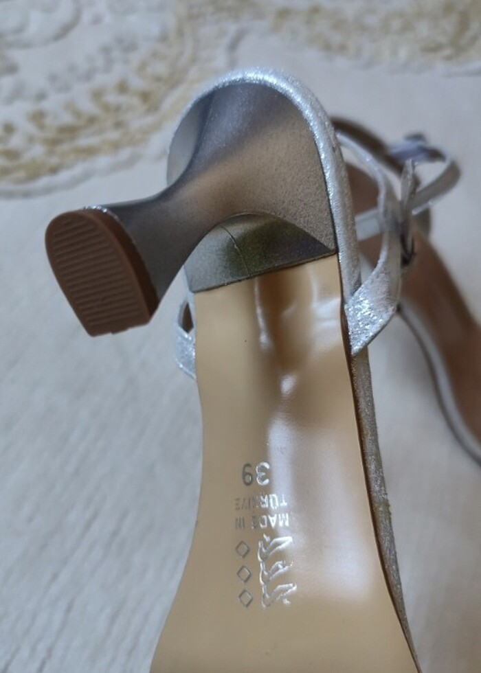 Gümüş parlak topuklu ayakkabı - Görsel 4