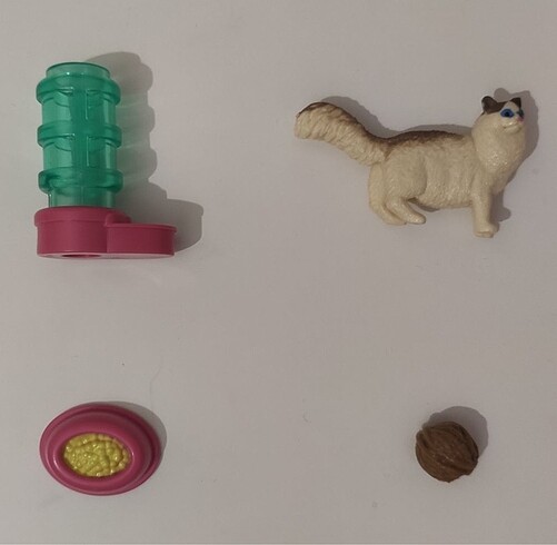 Küçük kedi oyuncakları