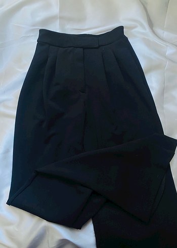 Kadın Siyah Pilili Midi Kumaş Pantolon - Görsel 3