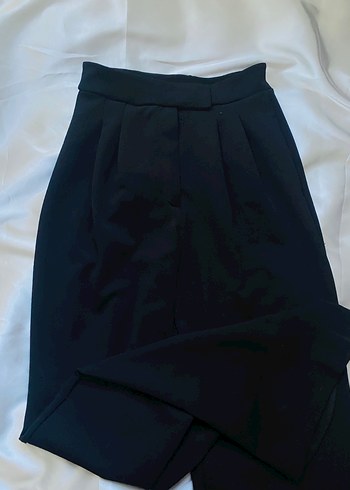 Kadın Siyah Pilili Midi Kumaş Pantolon - Görsel 2