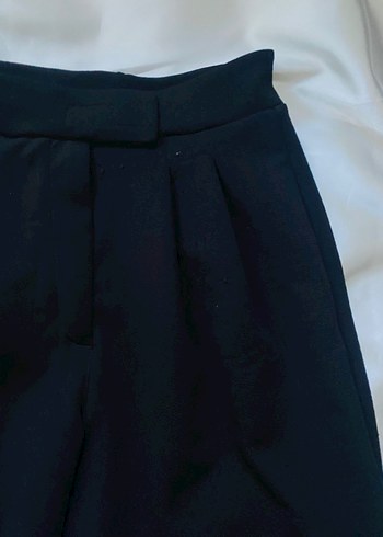 Kadın Siyah Pilili Midi Kumaş Pantolon - Görsel 4